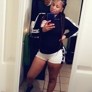 Meet your Posher, Chrissy